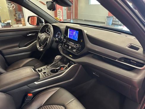 Used 2023 Toyota Highlander XSE AWD/4WD image 17