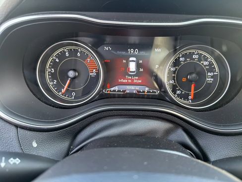 Used 2020 Jeep Cherokee Trailhawk w/ Comfort/Convenience Group AWD/4WD image 16