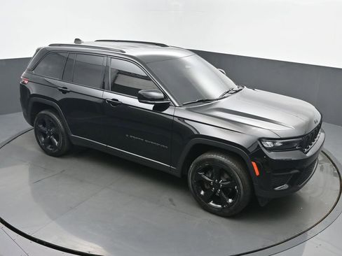 Used 2023 Jeep Grand Cherokee Altitude AWD/4WD image 42