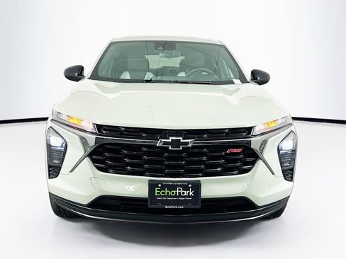 Used 2024 Chevrolet Trax RS w/ Driver Confidence Package FWD image 2