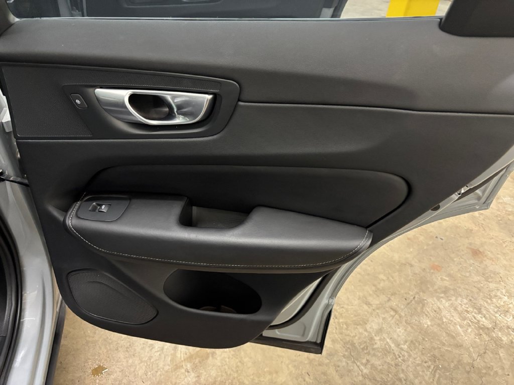 Certified 2024 Volvo XC60 B5 Ultimate w/ Protection Package Premier AWD/4WD image 18
