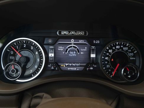 Used 2019 RAM 1500 Laramie AWD/4WD image 23