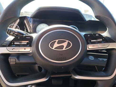 Used 2024 Hyundai Elantra SEL image 9