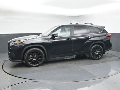 Used 2023 Toyota Highlander Bronze Edition image 4