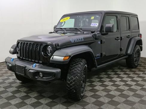 Used 2023 Jeep Wrangler Unlimited w/ Sun & Screen Package AWD/4WD image 5