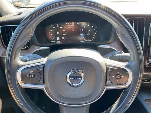 Used 2019 Volvo XC60 T5 Momentum w/ Multimedia Package AWD/4WD image 20