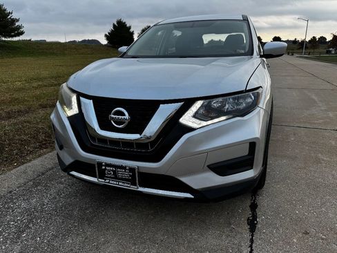 Used 2017 Nissan Rogue S image 3