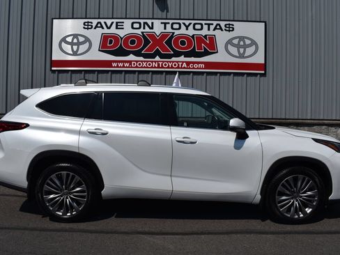Used 2023 Toyota Highlander Platinum AWD/4WD image 8