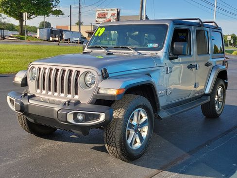 Used 2019 Jeep Wrangler Unlimited Sahara image 3