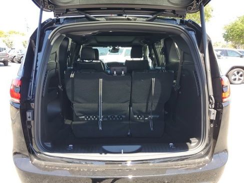 New 2024 Chrysler Pacifica Limited w/ S Appearance Package image 5