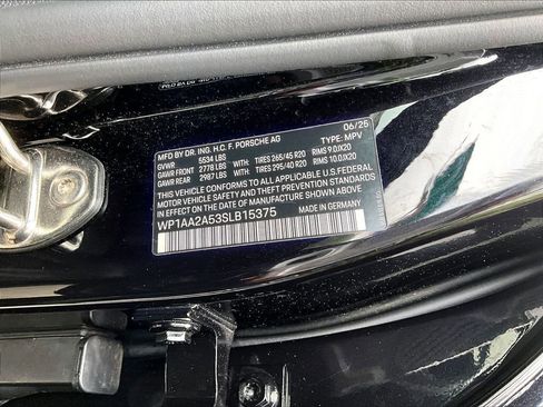 Used 2025 Porsche Macan AWD/4WD image 35