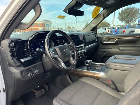 Used 2022 Chevrolet Silverado 1500 LT Trail Boss w/ Convenience Package II image 7