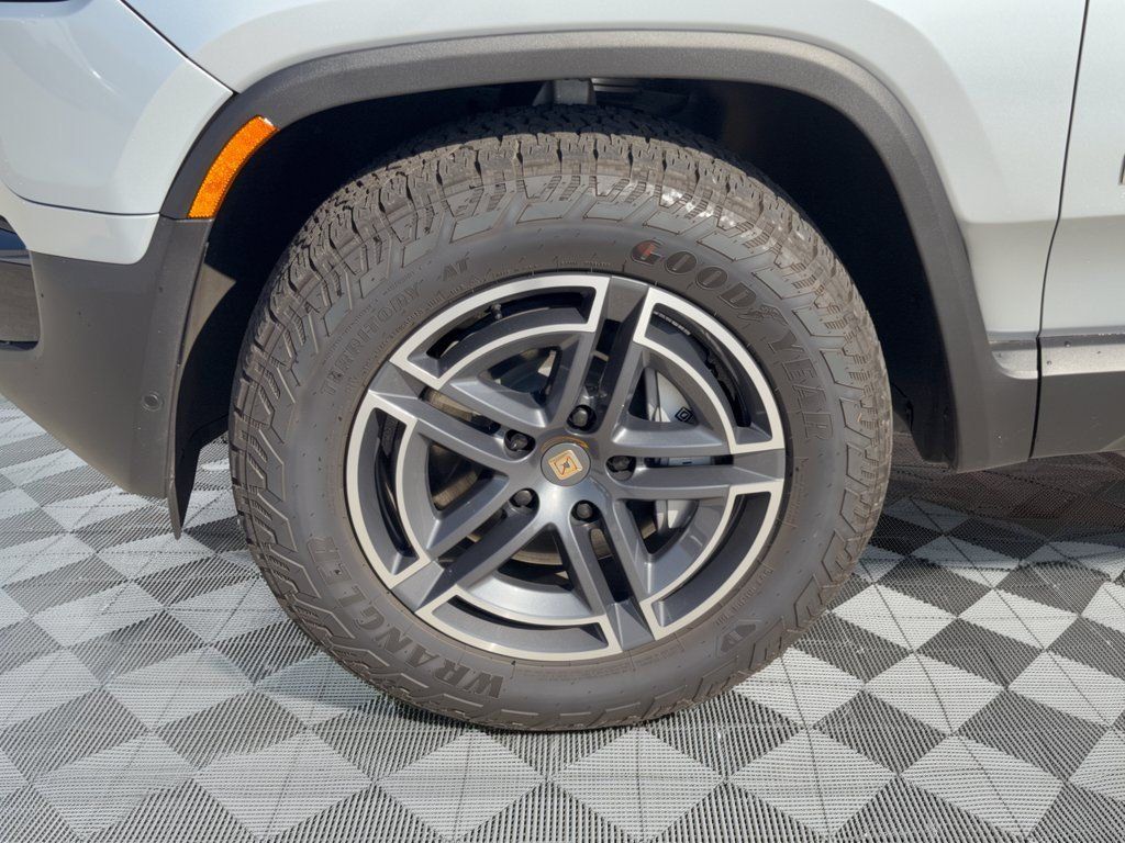 Used 2026 Rivian R1S Adventure Dual AWD/4WD image 13