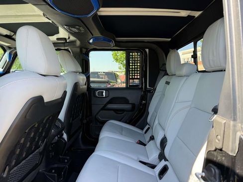 Used 2023 Jeep Gladiator Mojave w/ LED Lighting Group AWD/4WD image 17