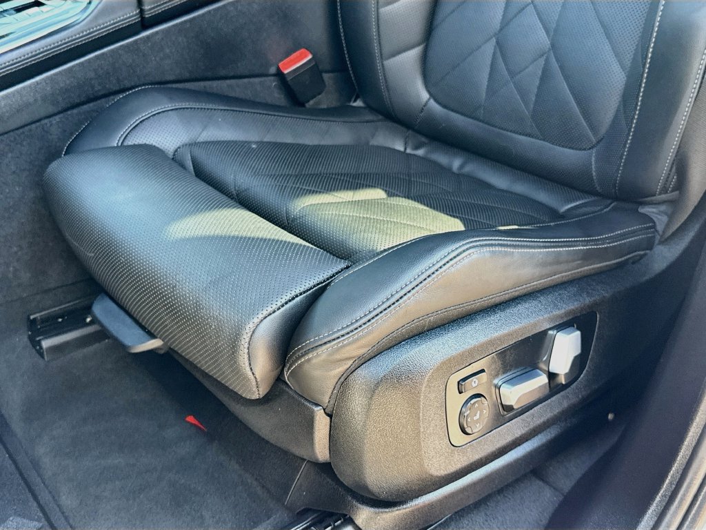 Used 2025 BMW X5 sDrive40i w/ M Sport Package RWD image 22