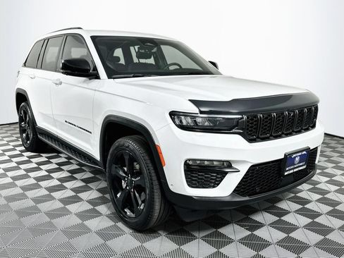 Used 2024 Jeep Grand Cherokee Limited w/ Luxury Tech Group II AWD/4WD image 28