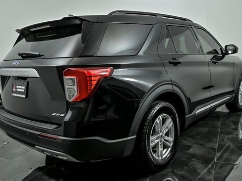 Used 2022 Ford Explorer XLT w/ Equipment Group 202A AWD/4WD image 8