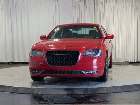 Used 2017 Chrysler 300 S image 9