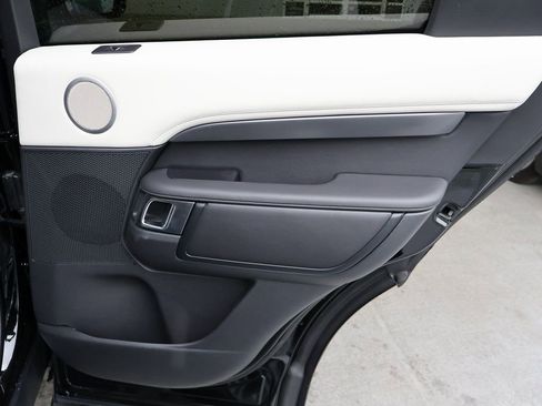 New 2025 Land Rover Discovery Metropolitan Edition image 34