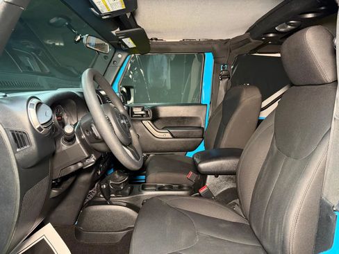 Used 2018 Jeep Wrangler Sport AWD/4WD image 19