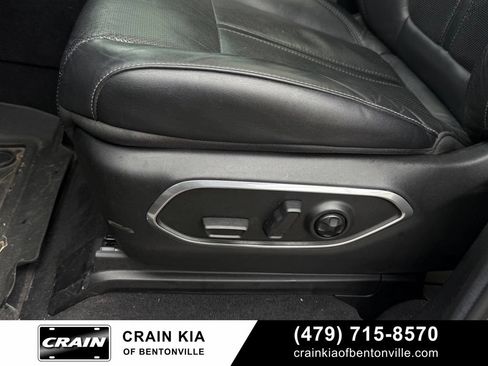 Used 2022 Jeep Wagoneer Series III w/ Premium Group I AWD/4WD image 11