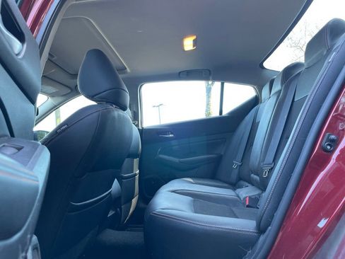 Used 2021 Nissan Altima 2.5 SR w/ SR Premium Package image 17