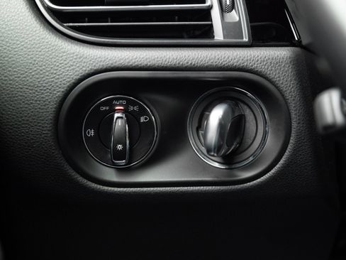 Certified 2024 Porsche Macan AWD/4WD image 17
