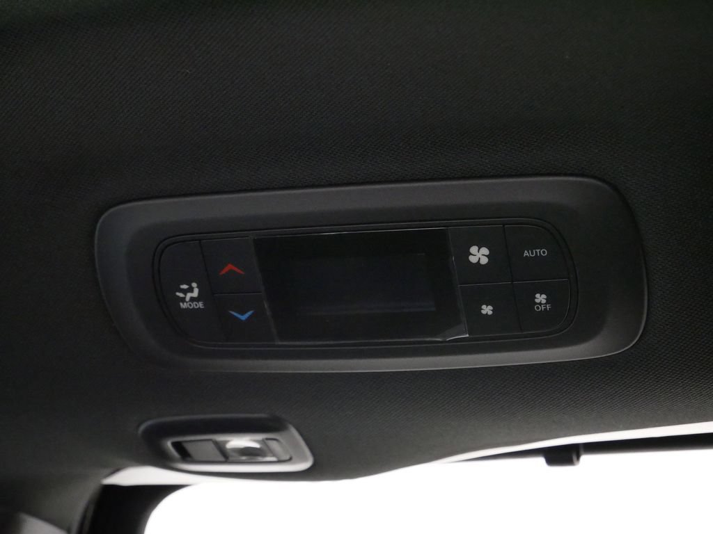 New 2026 Chrysler Pacifica Select AWD/4WD image 30