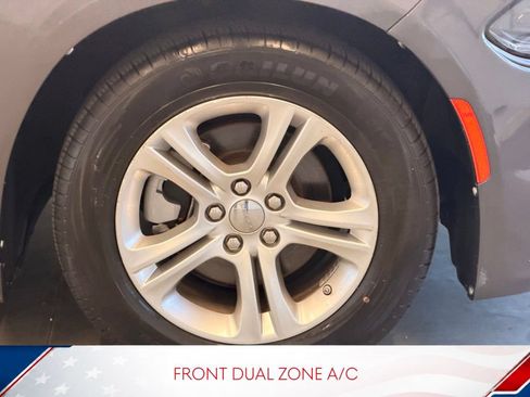 Used 2022 Dodge Charger SXT RWD image 3