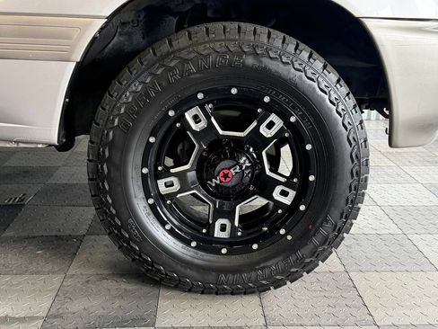 Used 2000 Toyota Land Cruiser AWD/4WD image 31