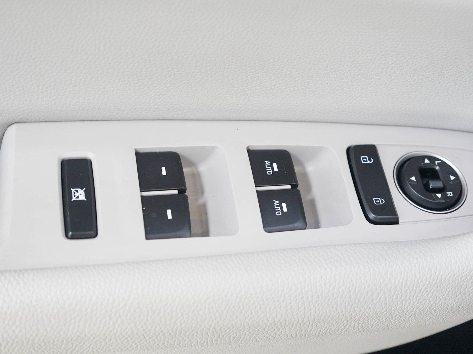 Used 2018 Hyundai Sonata Limited w/ Cargo Package FWD image 19