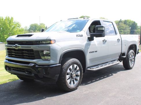 Used 2024 Chevrolet Silverado 2500 Custom w/ Custom Value Package AWD/4WD image 3
