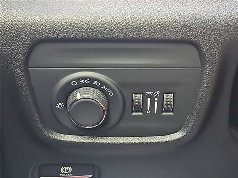 Used 2025 Jeep Grand Cherokee Altitude AWD/4WD image 17
