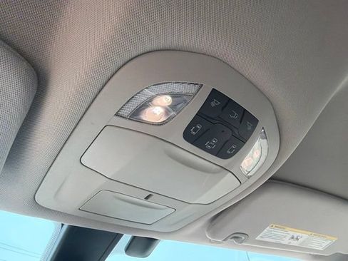 Used 2018 Chrysler Pacifica Touring Plus w/ Tire & Wheel Group FWD image 28