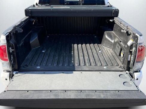 Used 2020 Toyota Tacoma TRD Off-Road w/ Technology Package RWD image 5