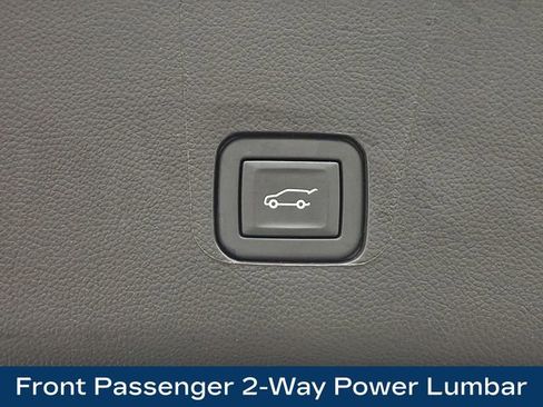 Used 2023 Chevrolet Traverse LT w/ LT Premium Package AWD/4WD image 32
