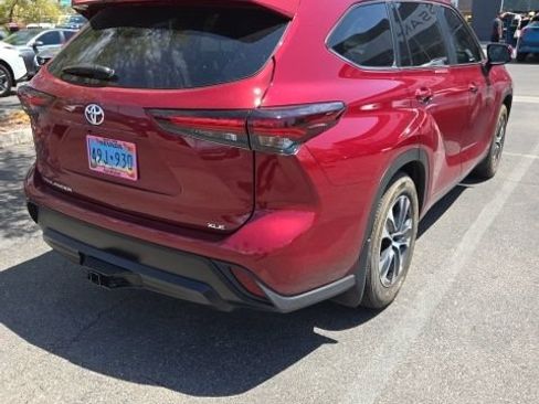 Used 2024 Toyota Highlander XLE FWD image 5