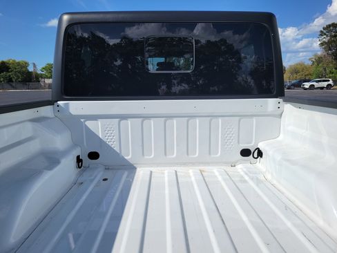 Used 2022 Jeep Gladiator Willys image 8