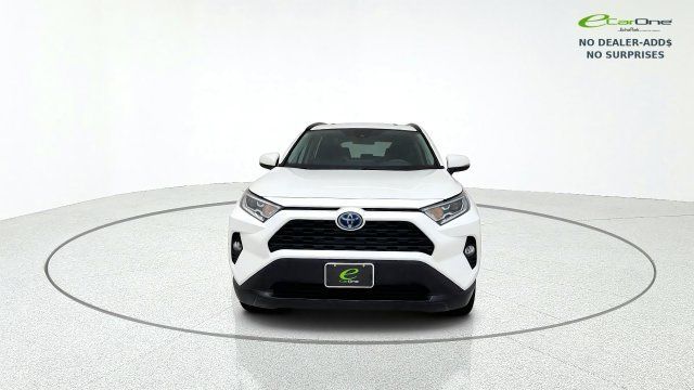 Used 2021 Toyota RAV4 XLE Premium AWD/4WD image 2