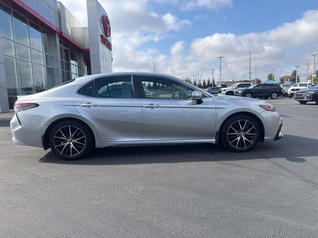 Used 2024 Toyota Camry SE w/ Cold Weather Package FWD image 8