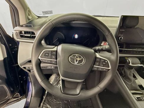 Used 2025 Toyota Sienna XLE w/ XLE Plus Package AWD/4WD image 11