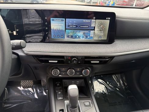 Used 2025 Nissan Kicks SV image 23