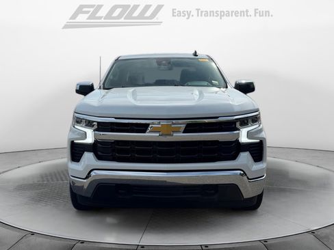Used 2022 Chevrolet Silverado 1500 LT AWD/4WD image 2