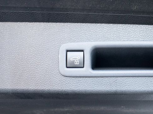 Certified 2025 Toyota Sienna Limited image 7