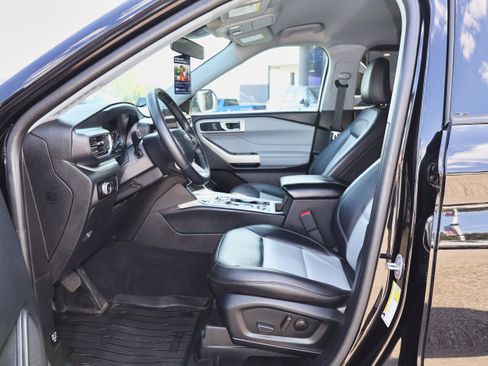 Used 2023 Ford Explorer XLT w/ Equipment Group 202A image 12