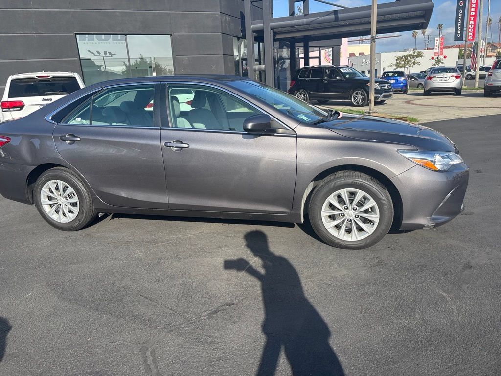 Used 2017 Toyota Camry LE FWD image 3