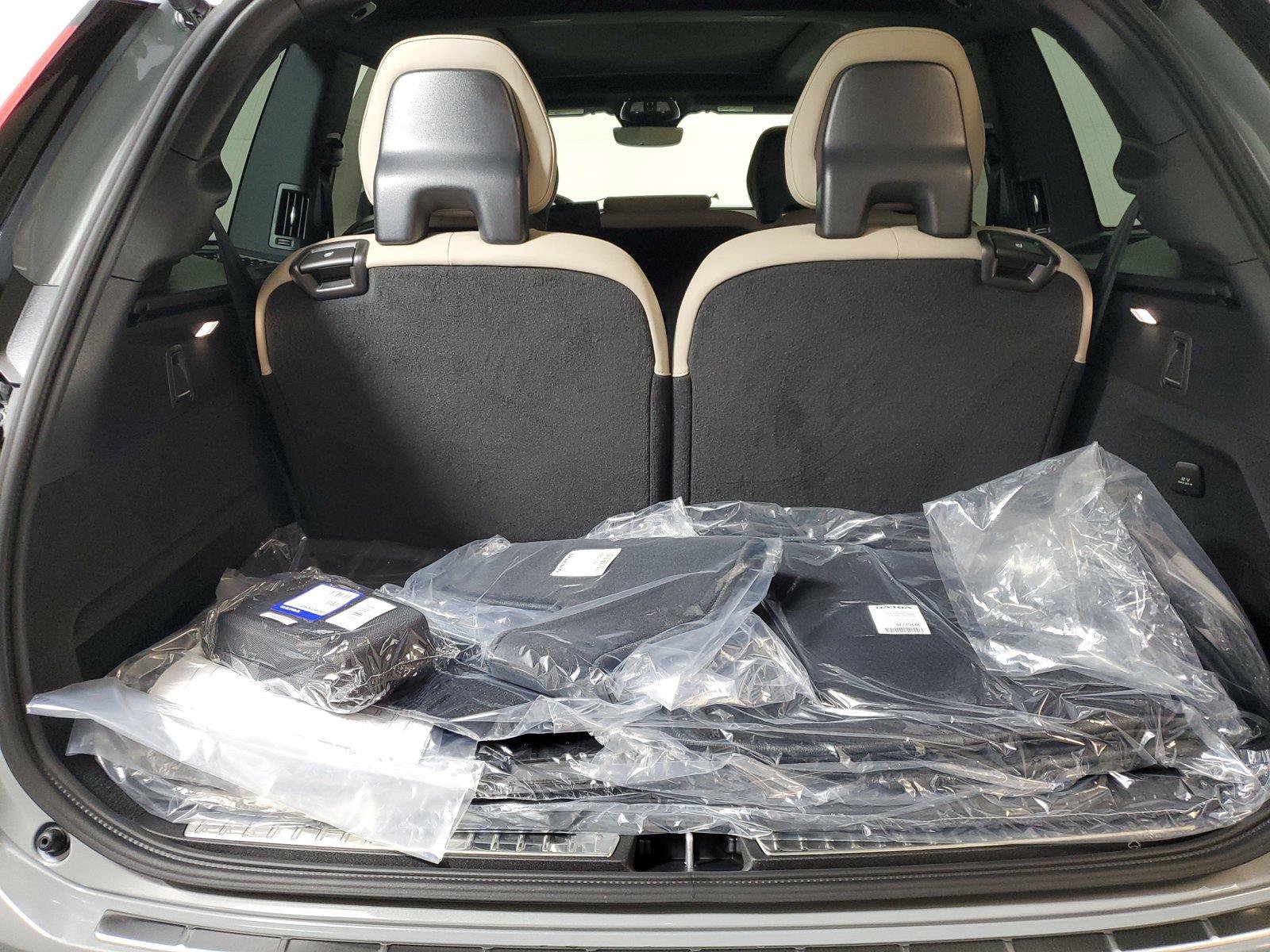 New 2026 Volvo XC90 T8 Plus w/ Protection Package Premier AWD/4WD image 9