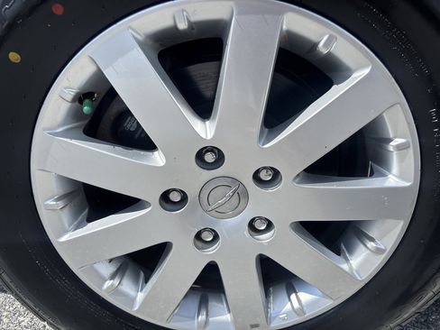 Used 2015 Chrysler Town & Country Touring image 9