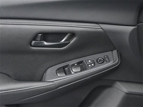 Used 2025 Nissan Sentra S image 12