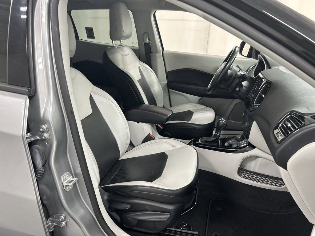 Used 2020 Jeep Compass Limited w/ Premium Lighting Group AWD/4WD image 22